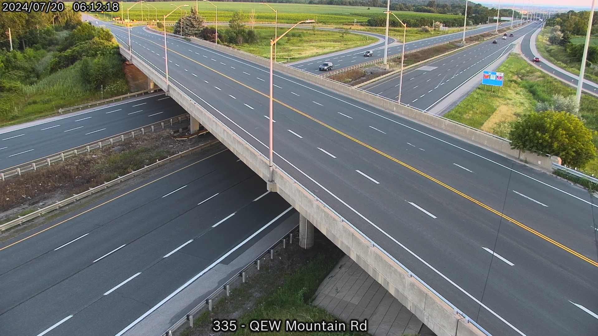 Traffic Cam QEW south of Mountain Road Player