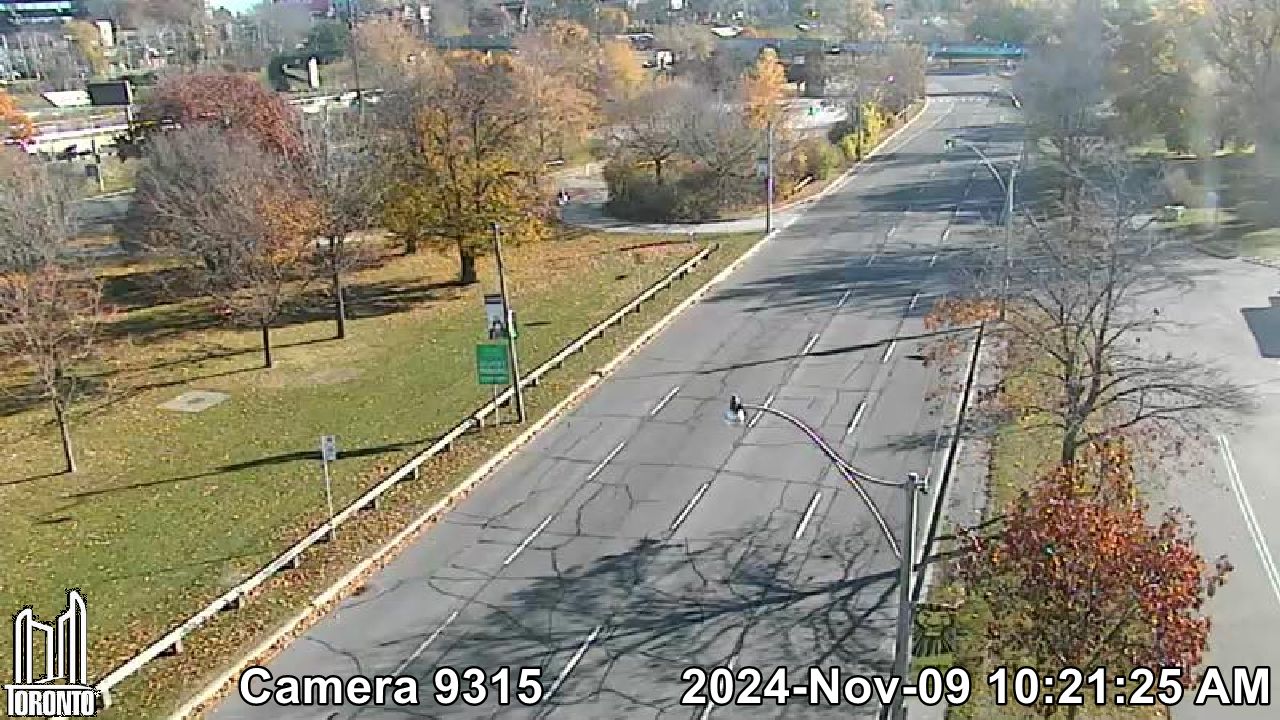 Traffic Cam Lake Shore W near Sunnyside Beach Player