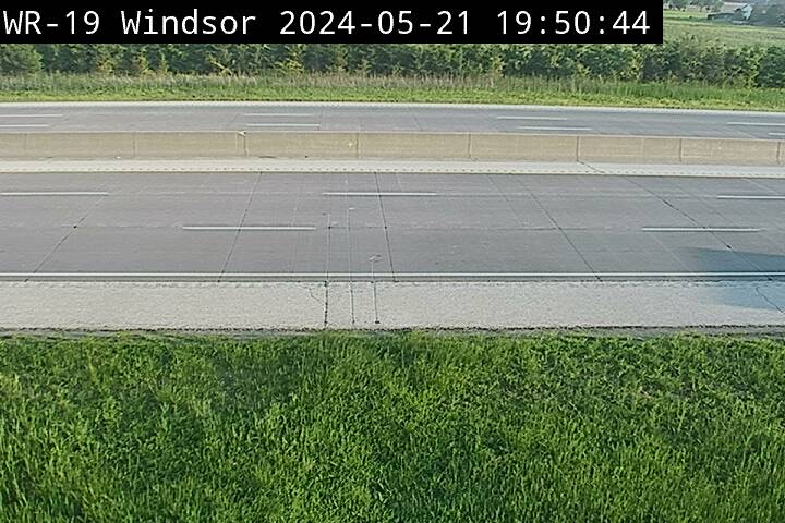Traffic Cam Highway 401 near Concession Rd 10 - West Player