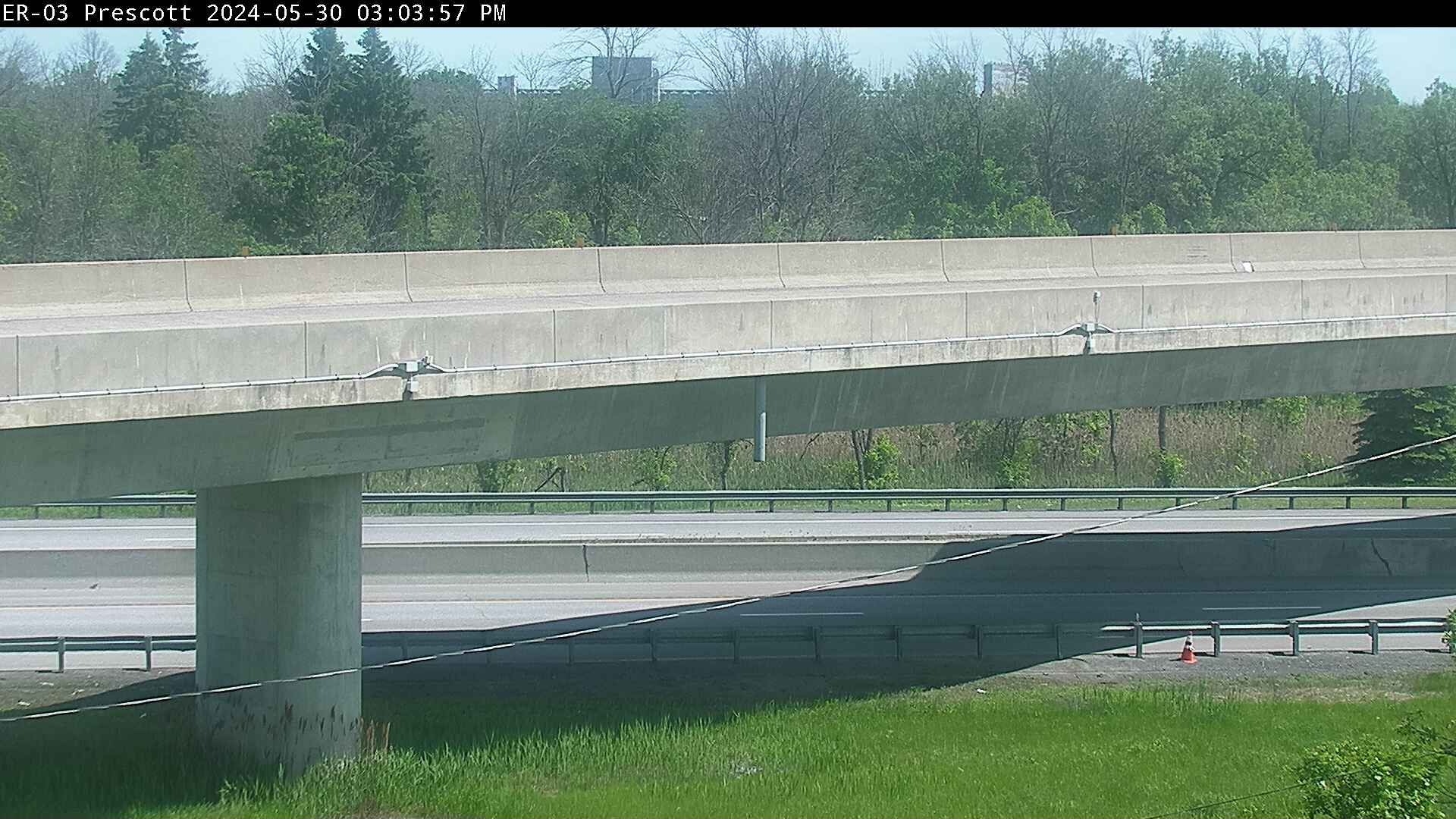 Traffic Cam Highway 401 at Highway 416 - West Player