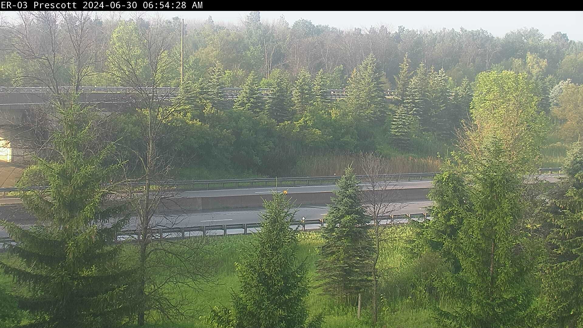 Traffic Cam Highway 401 at Highway 416 - South Player