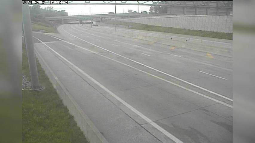 Traffic Cam Lasalle: 401 in Todd/Cabana Rd Tunnel Player