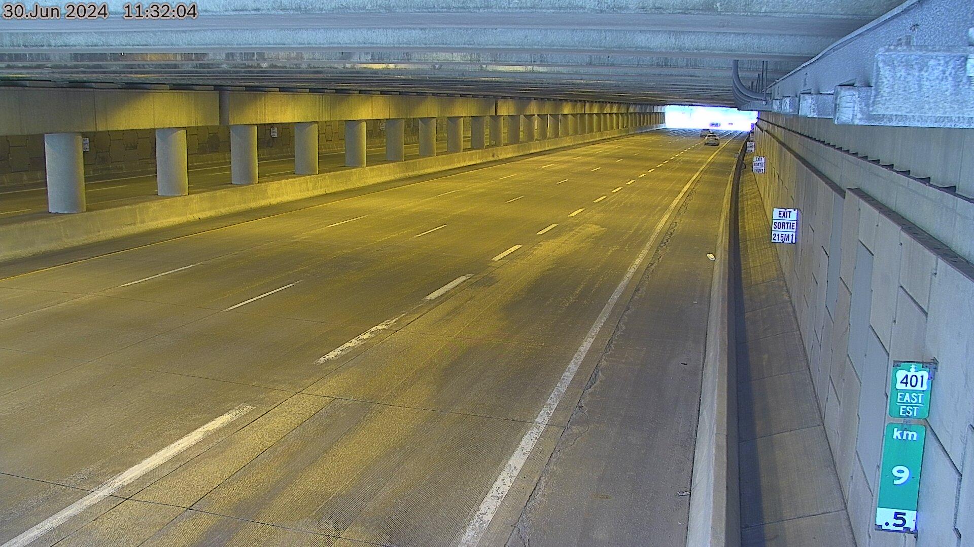 Oliver: 401 in - Estates Tunnel East Portal near Howard Av Traffic Camera