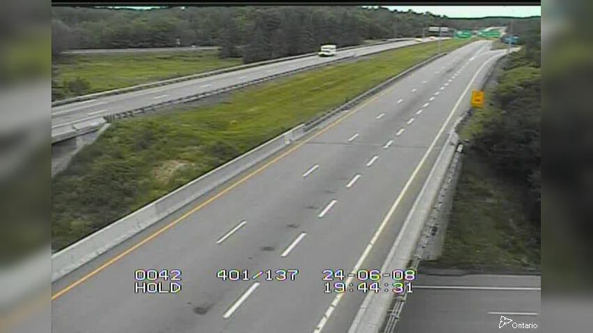 Traffic Cam Leeds and the Thousand Islands: 401 near Hwy 137 Player