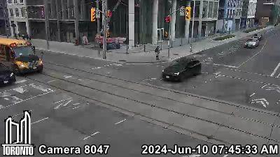 Traffic Cam Old Toronto › South-West: Bloor Street West & Bathurst Street Player