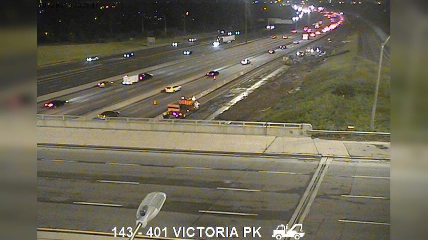Traffic Cam Toronto: Highway 401 near Victoria Park Avenue Player