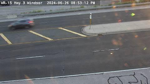 Traffic Cam LaSalle: Highway 3 at Pulford Street Player