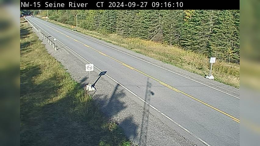 Traffic Cam Unorganized Rainy River: Highway 11 near Camp River Rd (Central Time) Player