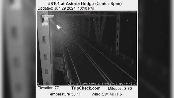 Traffic Cam Astoria: US 101 at - Bridge (Center Span) Player