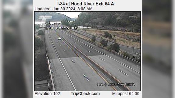 Traffic Cam Hood River: I-84 at - Exit 64 A Player