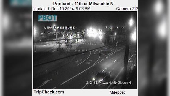 Traffic Cam Portland: 11th at Milwaukie N Player