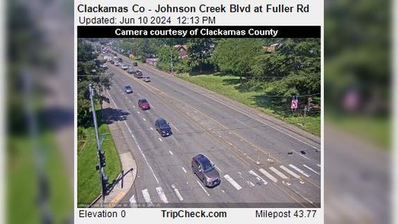 Traffic Cam Rivergrove: Clackamas Co - Johnson Creek Blvd at Fuller Rd Player