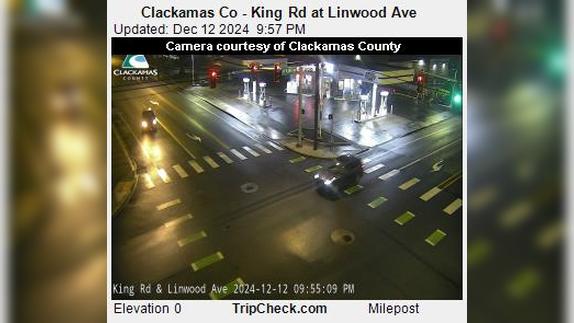 Traffic Cam Milwaukie: Clackamas Co - King Rd at Linwood Ave Player