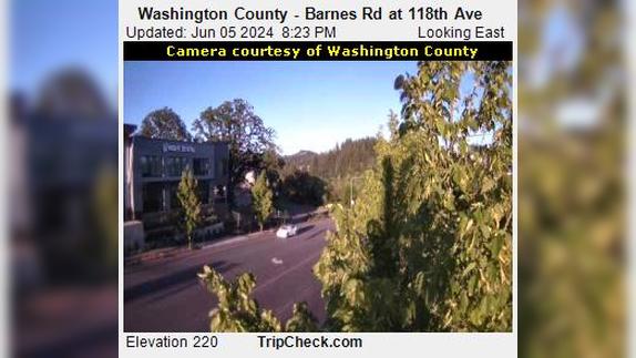 Traffic Cam Beaverton: Washington County - Barnes Rd at 118th Ave Player