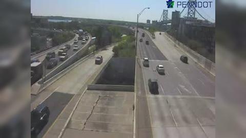 Traffic Cam Philadelphia: I-676 WEST OF 3RD ST Player