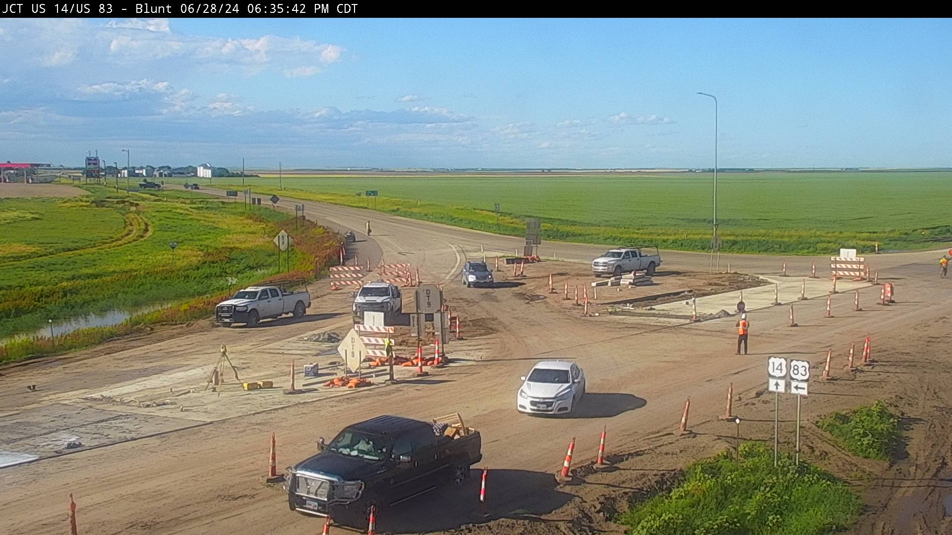 Traffic Cam 4 miles west of town at US-14 & US-83 - North Player