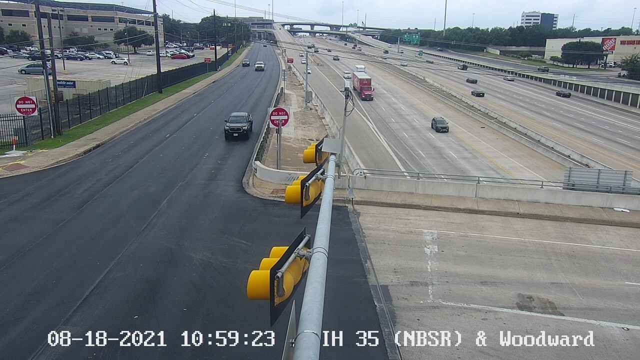 IH 35 SVRD / WOODWARD ST Traffic Camera