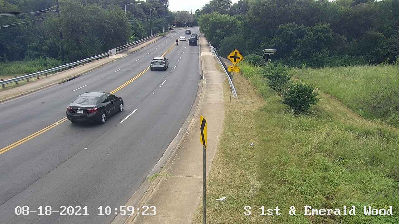 Traffic Cam  1ST ST / EMERALD WOOD DR Player