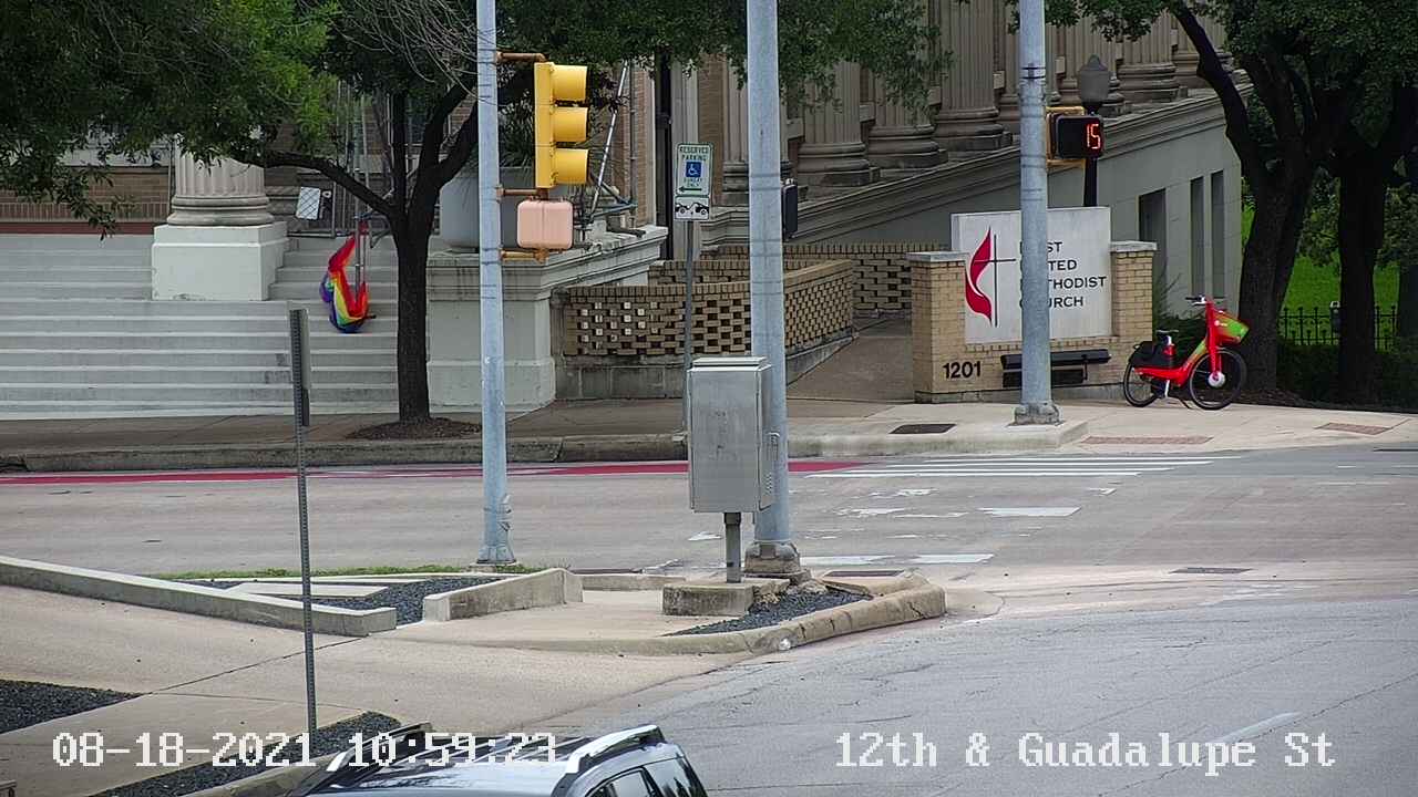 Traffic Cam  12TH ST / GUADALUPE ST Player