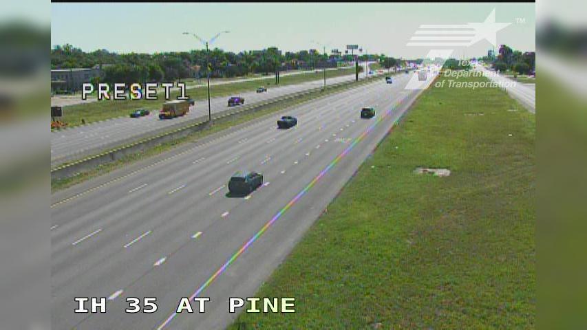 San Antonio › North: IH 35 at Pine Traffic Camera