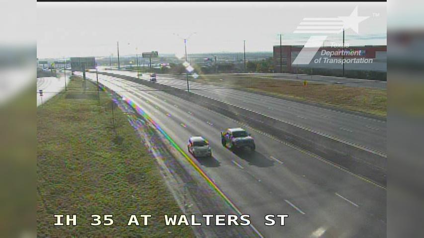 San Antonio › South: IH 35 at Walters Traffic Camera