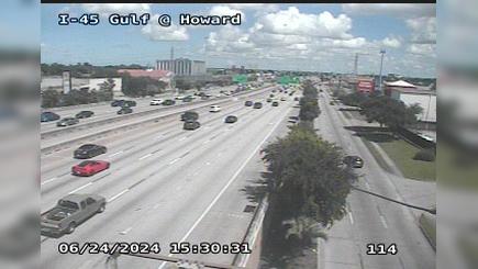 Traffic Cam Houston › South: I-45 Gulf @ Howard Player