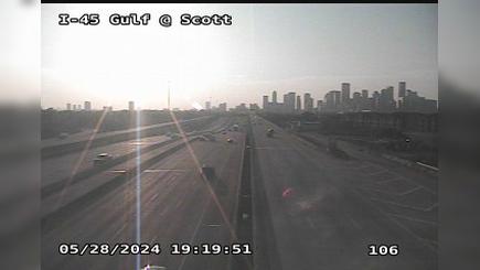 Houston › South: IH-45 Gulf @ Scott Traffic Camera