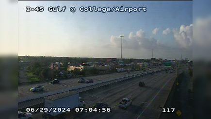 Houston › South: I-45 Gulf @ College-Airport Traffic Camera
