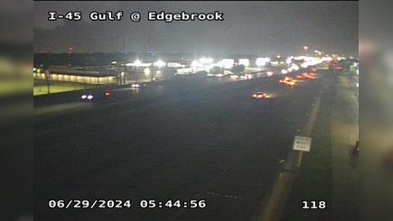Traffic Cam Houston › South: I-45 Gulf @ Edgebrook Player