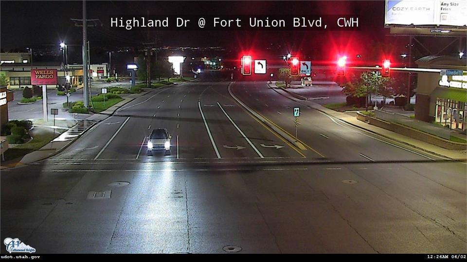 Traffic Cam Highland Dr 2000 E @ Fort Union Blvd 7000 S CWH Player