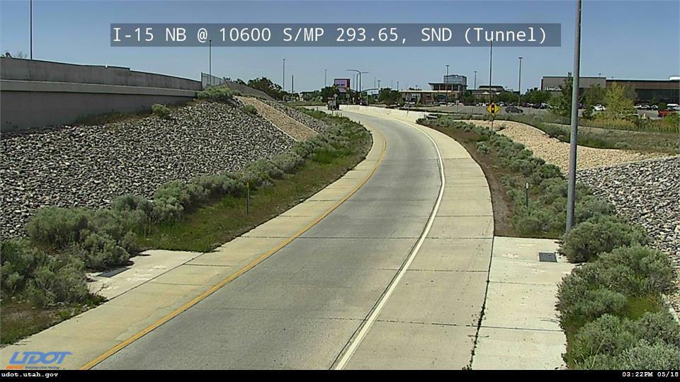 Traffic Cam I-15 NB @ 10600 S SR 151 MP 293.65 SND (Tunnel) Player