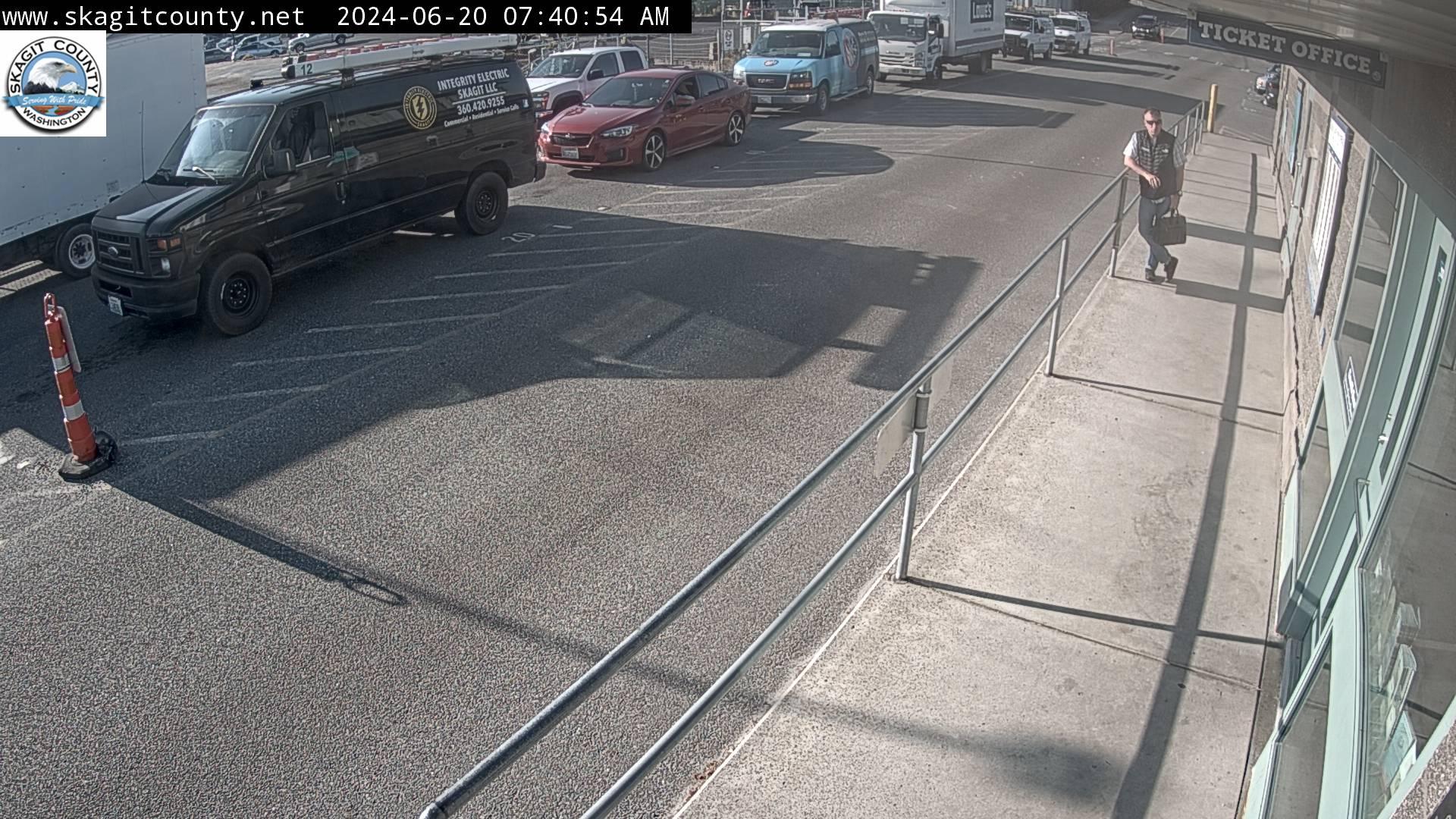 Traffic Cam Anacortes: Line for Guemes Ferry Player