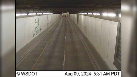 Traffic Cam Seattle › North: SR 99 at MP 30.9: NB Tunnel, South end Player