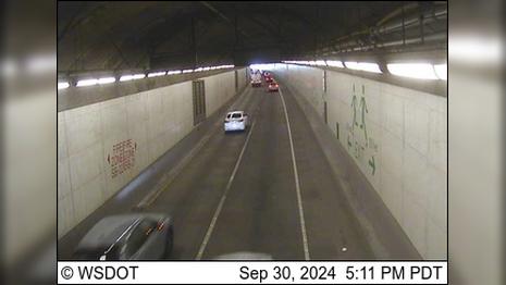 Traffic Cam Seattle › South: SR 99 at MP 30.8: SB Tunnel, South end Player