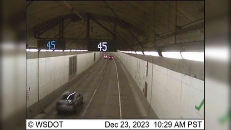 Traffic Cam Seattle › South: SR 99 at MP 31.8: SB Tunnel, North end Player