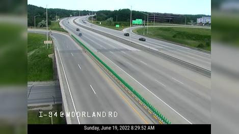 Traffic Cam Brookfield: I-94 @ Moorland Rd Player