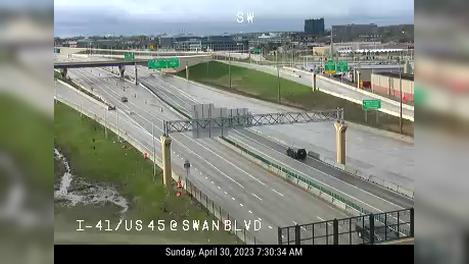 Walker's Point: I-41/US 45 at Swan Blvd Traffic Camera